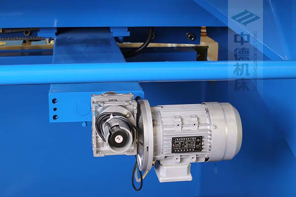 ZDS-2032后挡料AC机电与加速器一体，毛病少，速率快.jpg